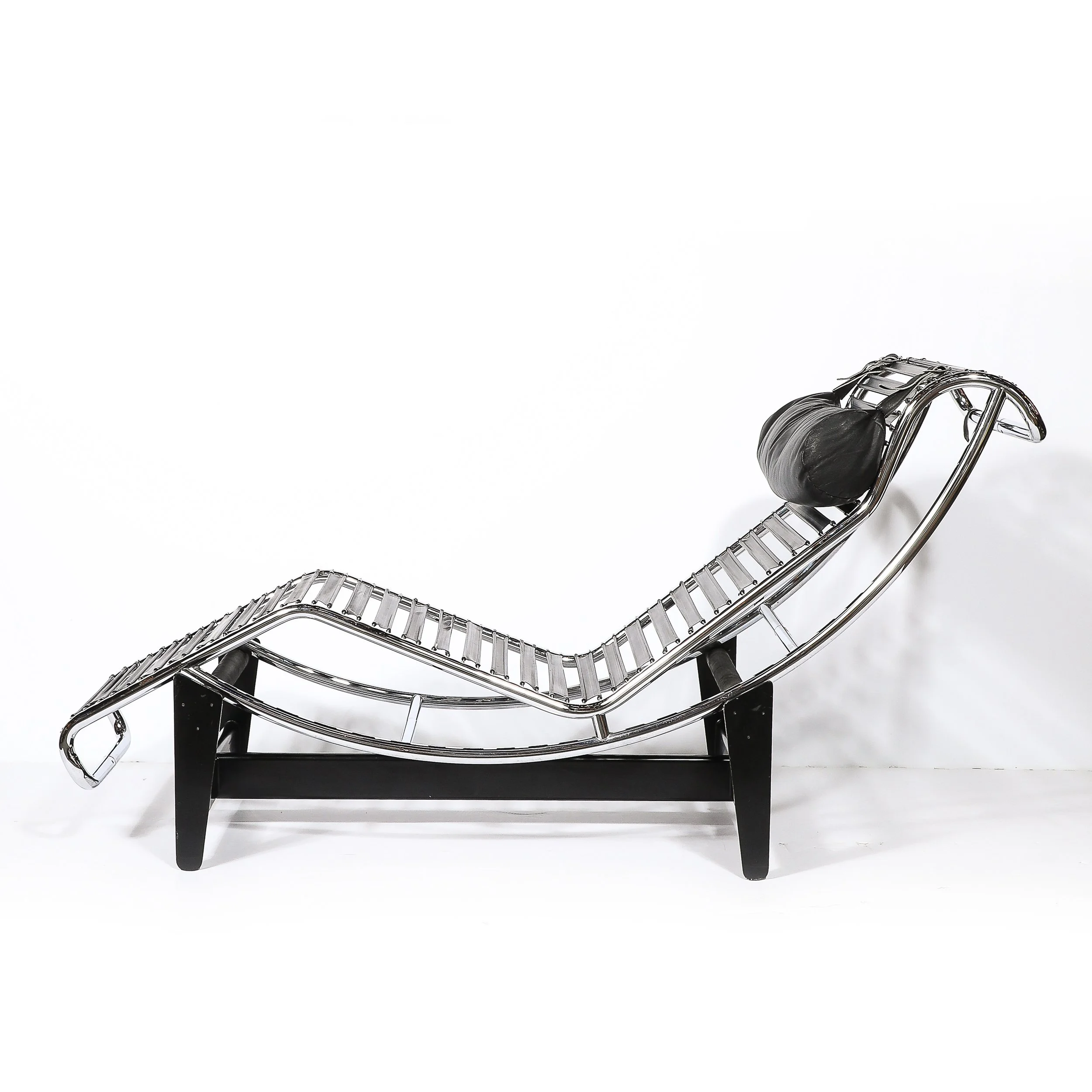 Mid-Century Modernist Chaise Lounge Model LC/4 5559 by